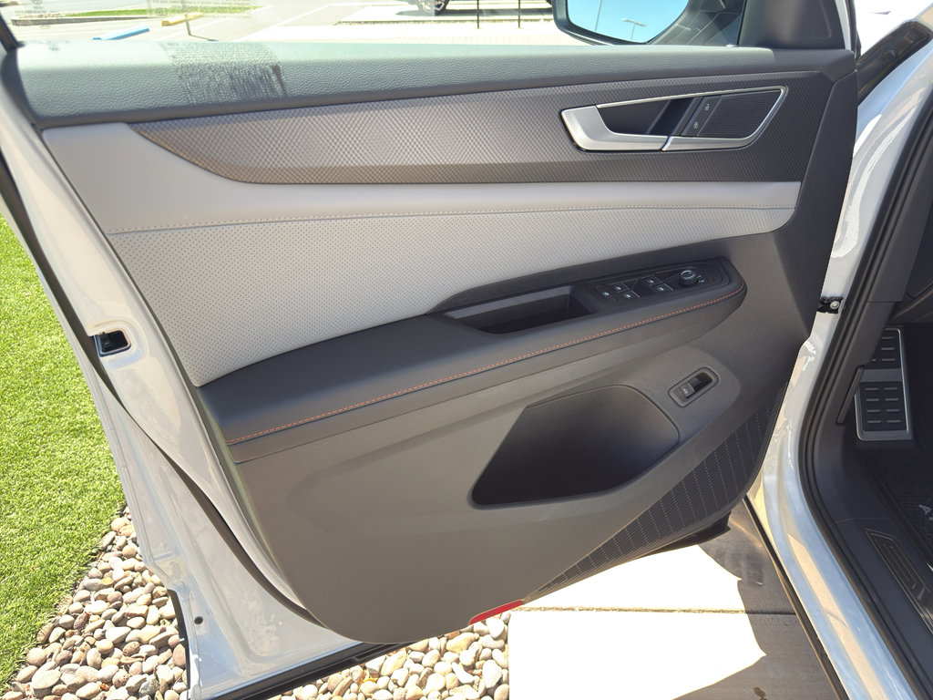 New 2025 Volkswagen Atlas Peak Edition SE image 9