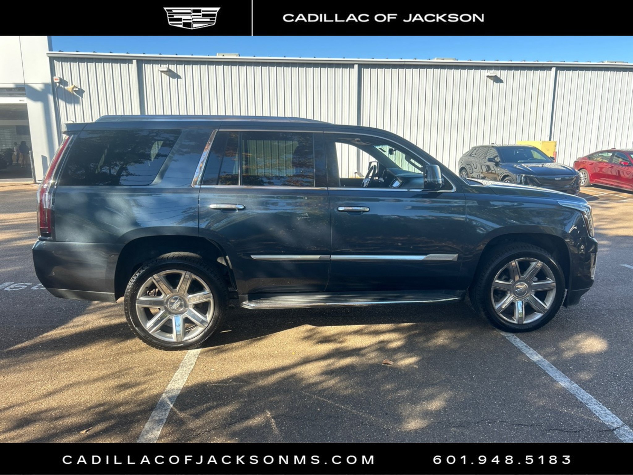 Used 2019 Cadillac Escalade Luxury AWD/4WD image 1
