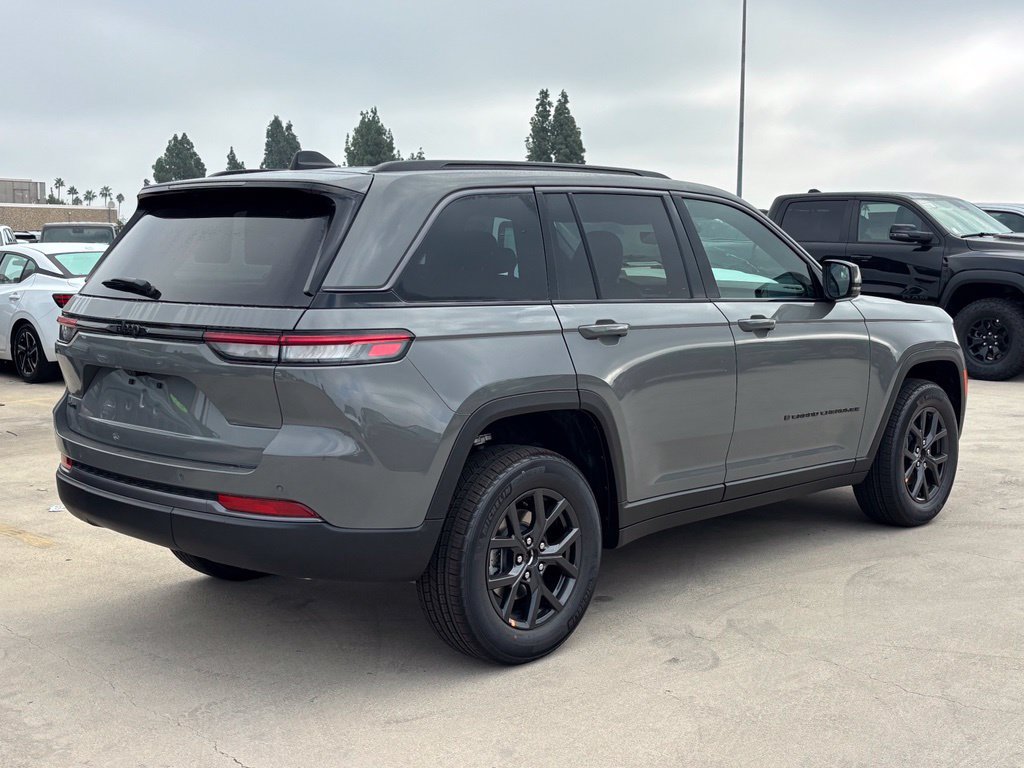 New 2027 Jeep Grand Cherokee 4WD image 3