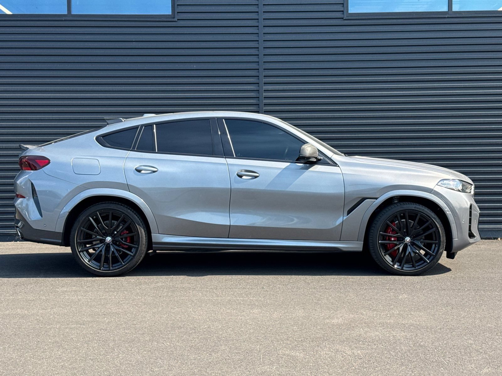 Used 2024 BMW X6 xDrive40i w/ Premium Package AWD/4WD image 7