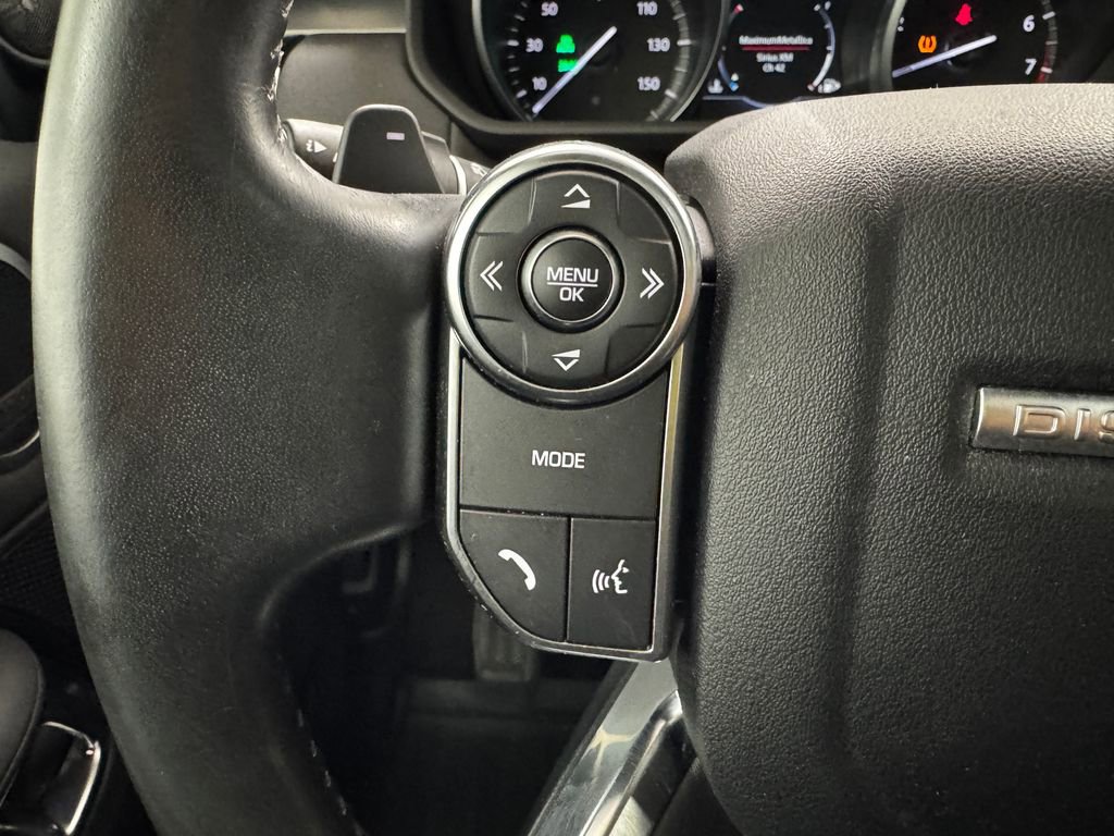 Used 2017 Land Rover Discovery HSE image 24