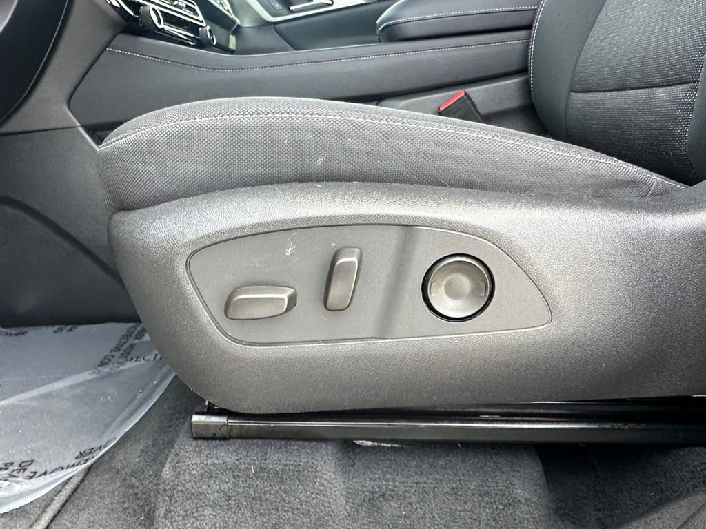 Used 2026 Chevrolet Traverse LT image 16