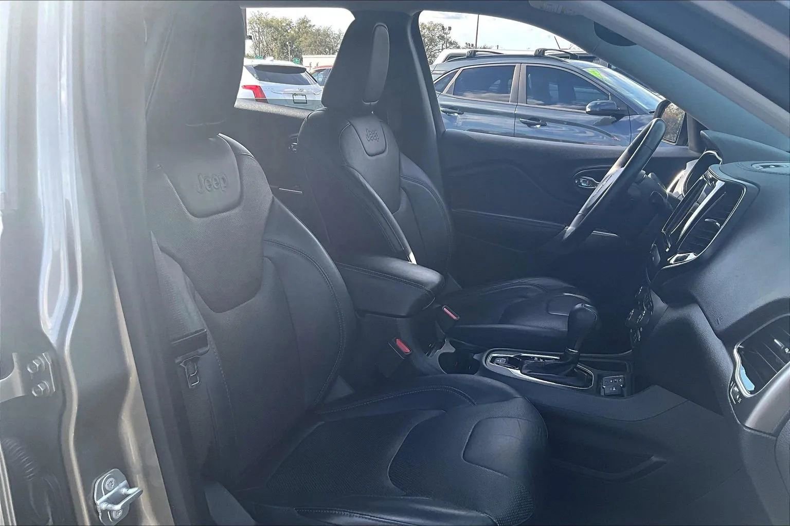 Used 2019 Jeep Cherokee Limited image 7