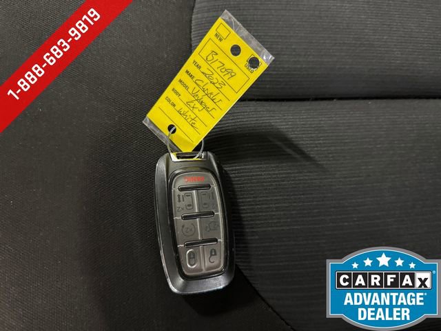 Used 2023 Chrysler Voyager LX image 27