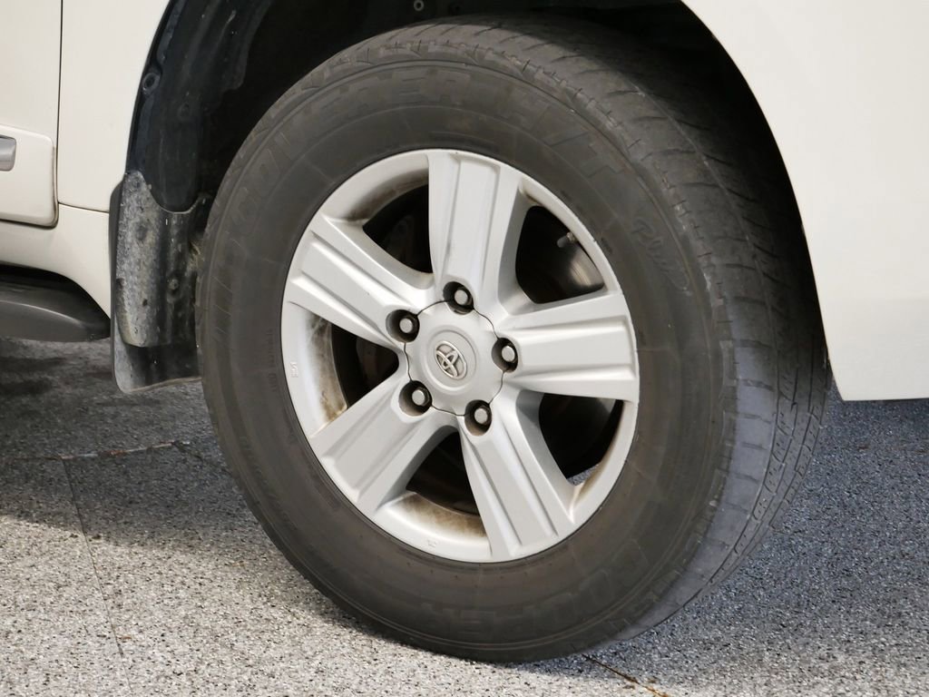 Used 2015 Toyota Land Cruiser image 16