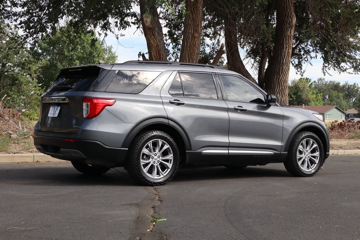 Used 2021 Ford Explorer XLT w/ Equipment Group 202A AWD/4WD image 5