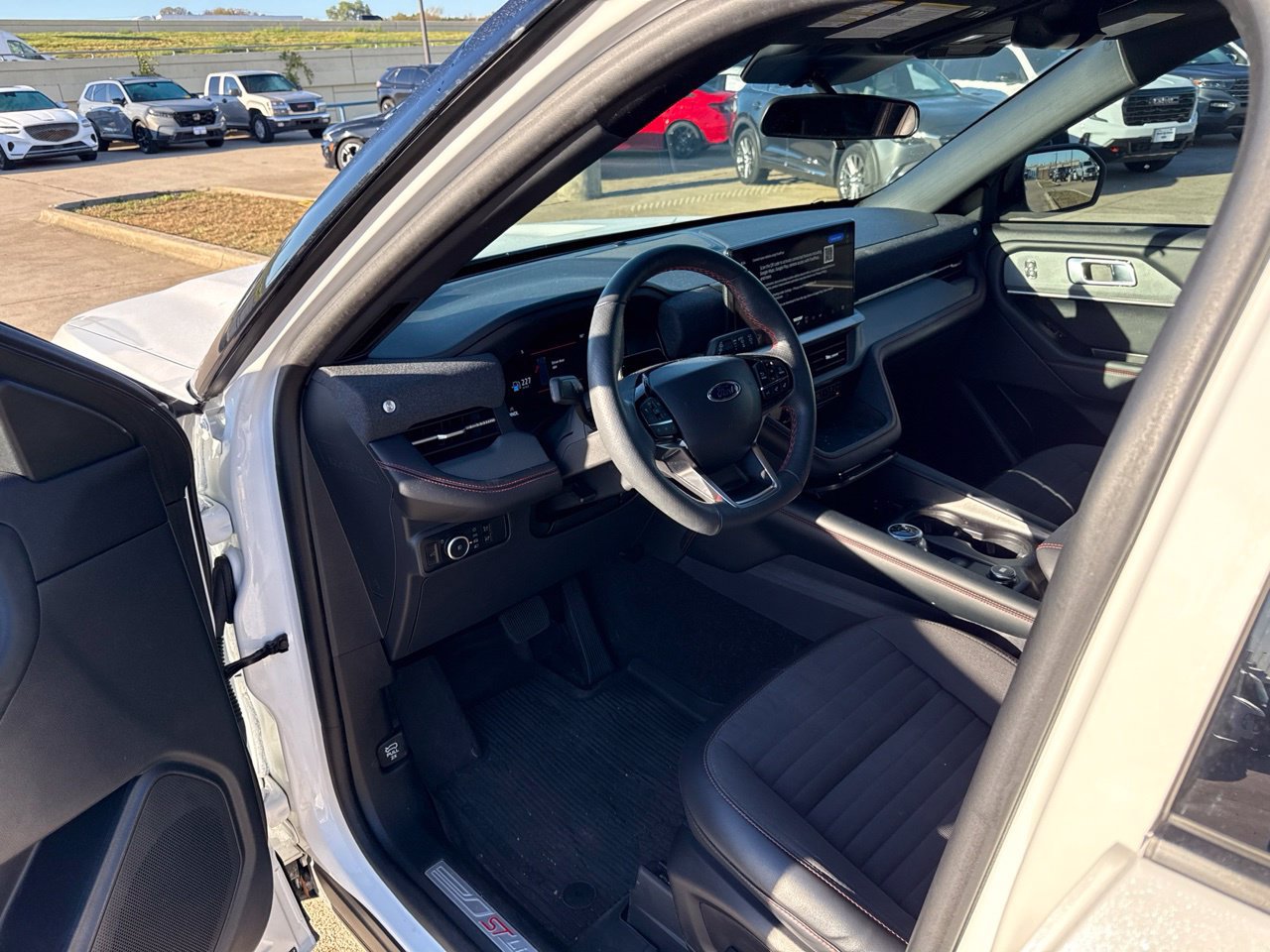 Used 2025 Ford Explorer ST-Line AWD/4WD image 21