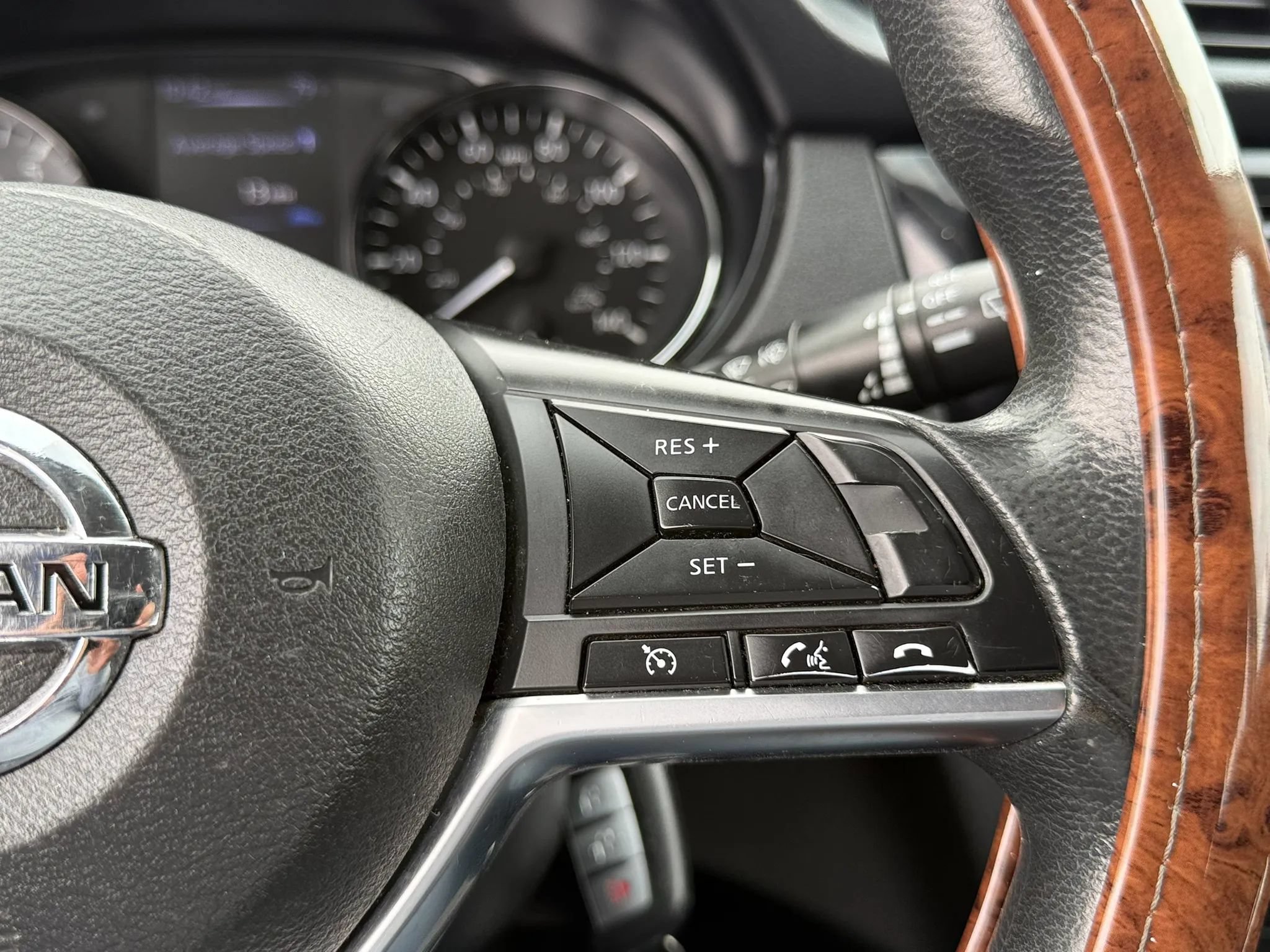 Used 2018 Nissan Rogue Sport S AWD/4WD image 35