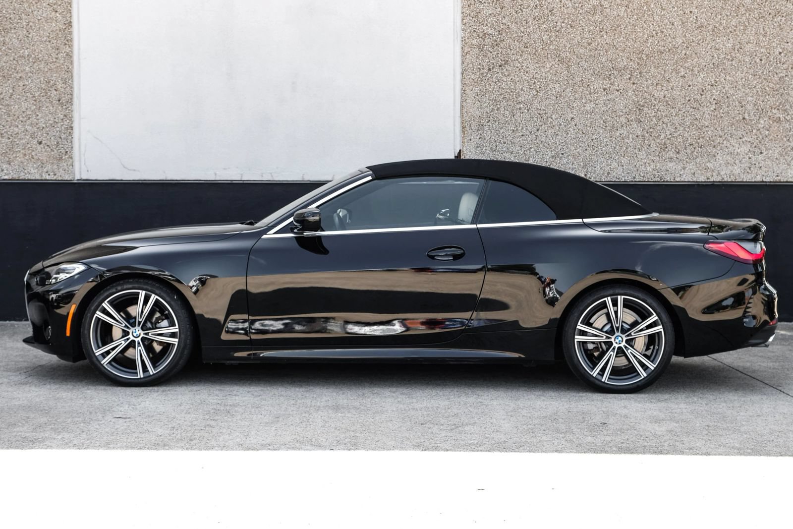 Used 2023 BMW 430i Convertible w/ Premium Package RWD image 17