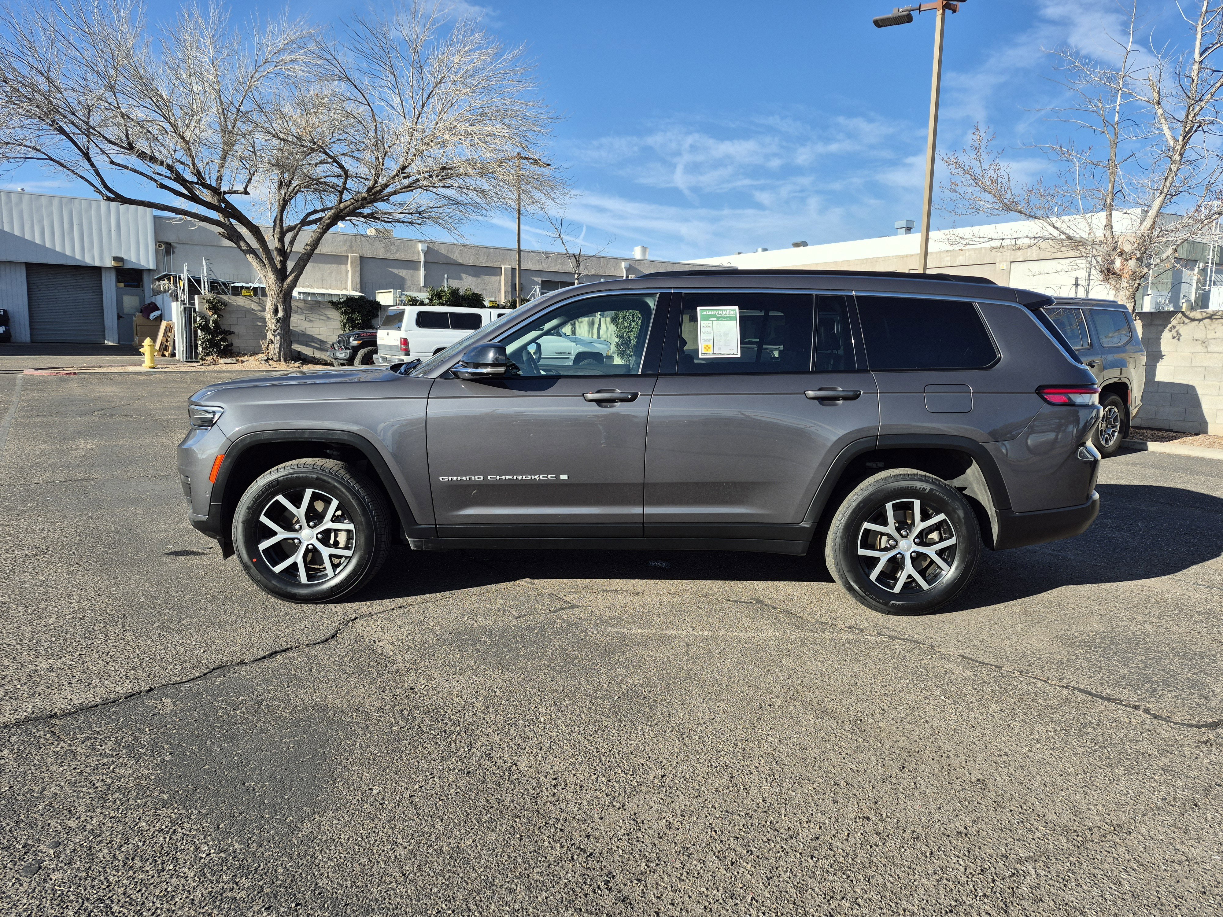 Used 2024 Jeep Grand Cherokee L Limited w/ Luxury Tech Group II image 4