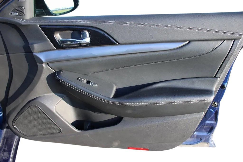 Used 2023 Nissan Maxima SL FWD image 19