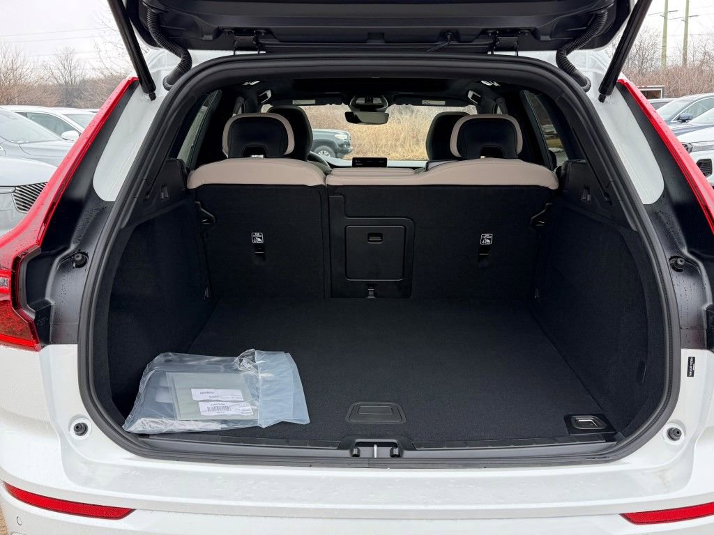 New 2026 Volvo XC60 B5 Core w/ Climate Package AWD/4WD image 14