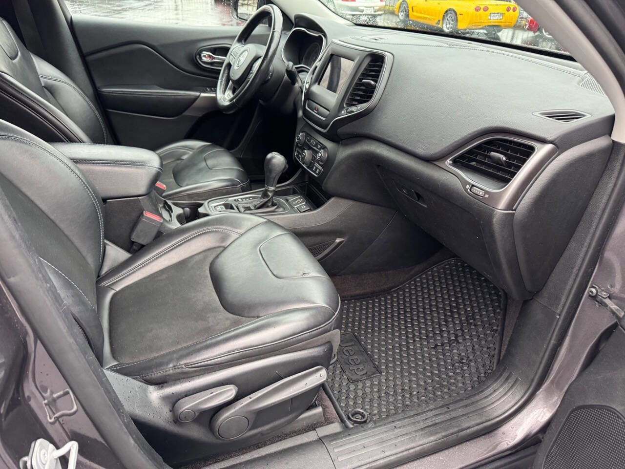 Used 2019 Jeep Cherokee Latitude Plus w/ Cold Weather Group image 15