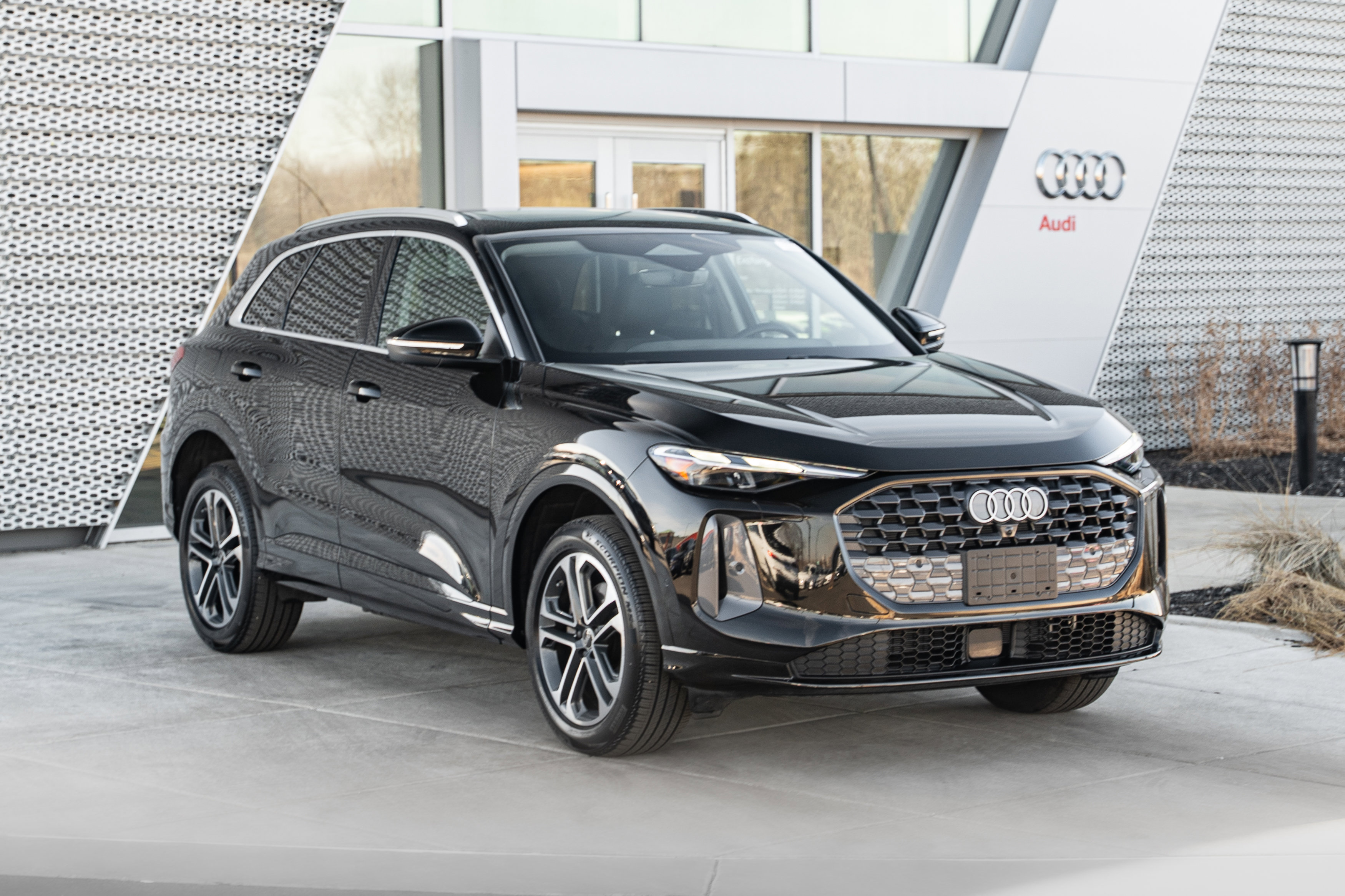 Certified 2025 Audi Q5 Premium w/ Convenience Package image 2