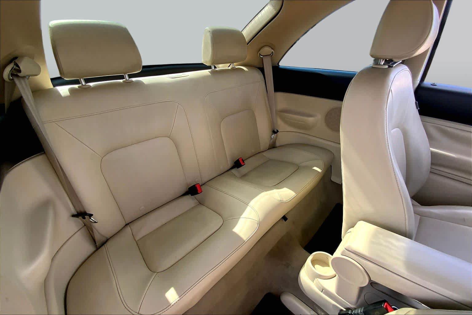 Used 2010 Volkswagen Beetle Coupe FWD image 18