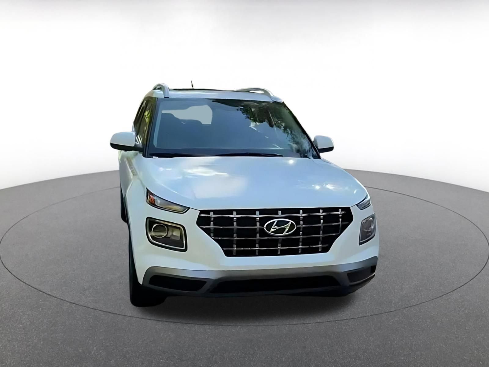 Used 2026 Hyundai Venue SEL FWD image 3