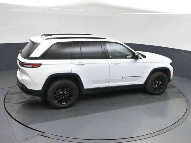 Used 2025 Jeep Grand Cherokee Altitude image 29