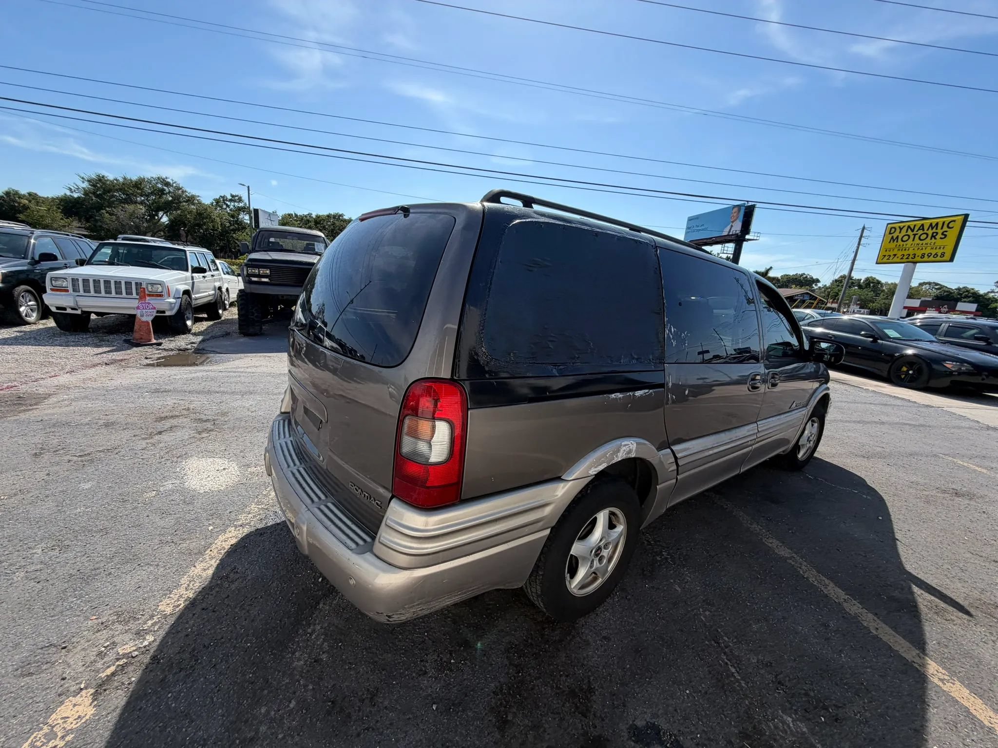 Used 2004 Pontiac Montana Extended w/ Premium Seating Package FWD image 4