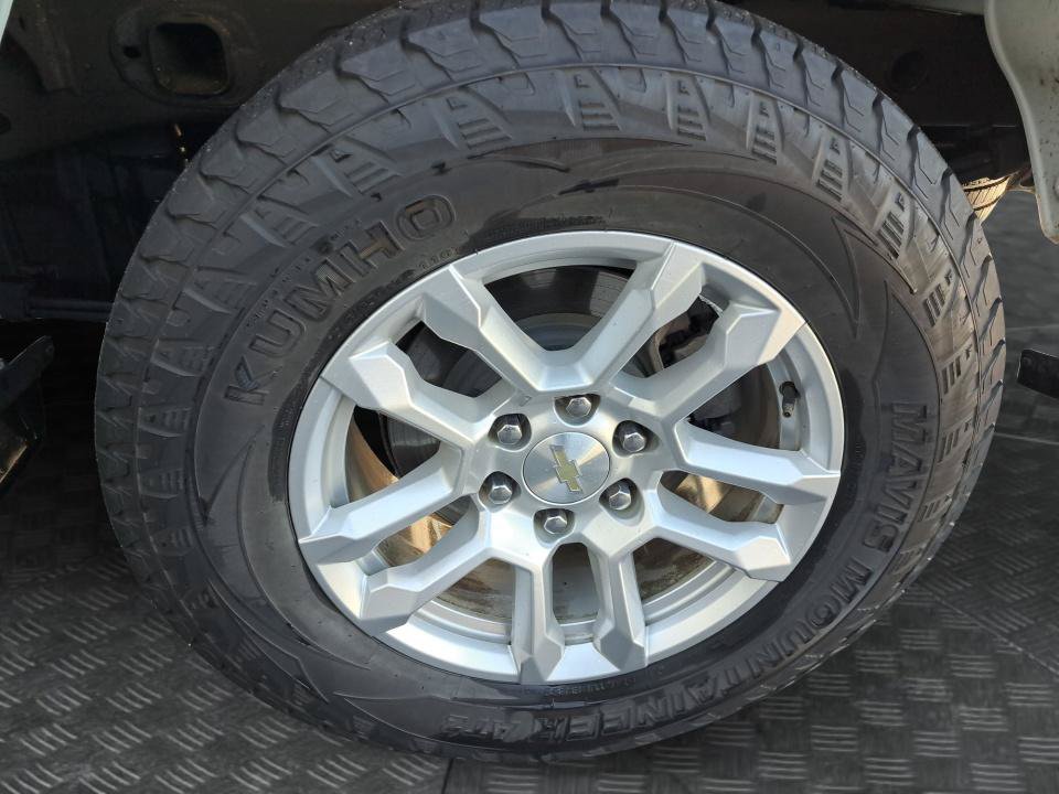 Used 2023 Chevrolet Silverado 1500 LT AWD/4WD image 16