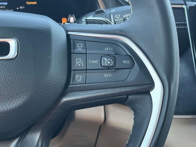 Used 2023 Jeep Grand Cherokee L Limited AWD/4WD image 30