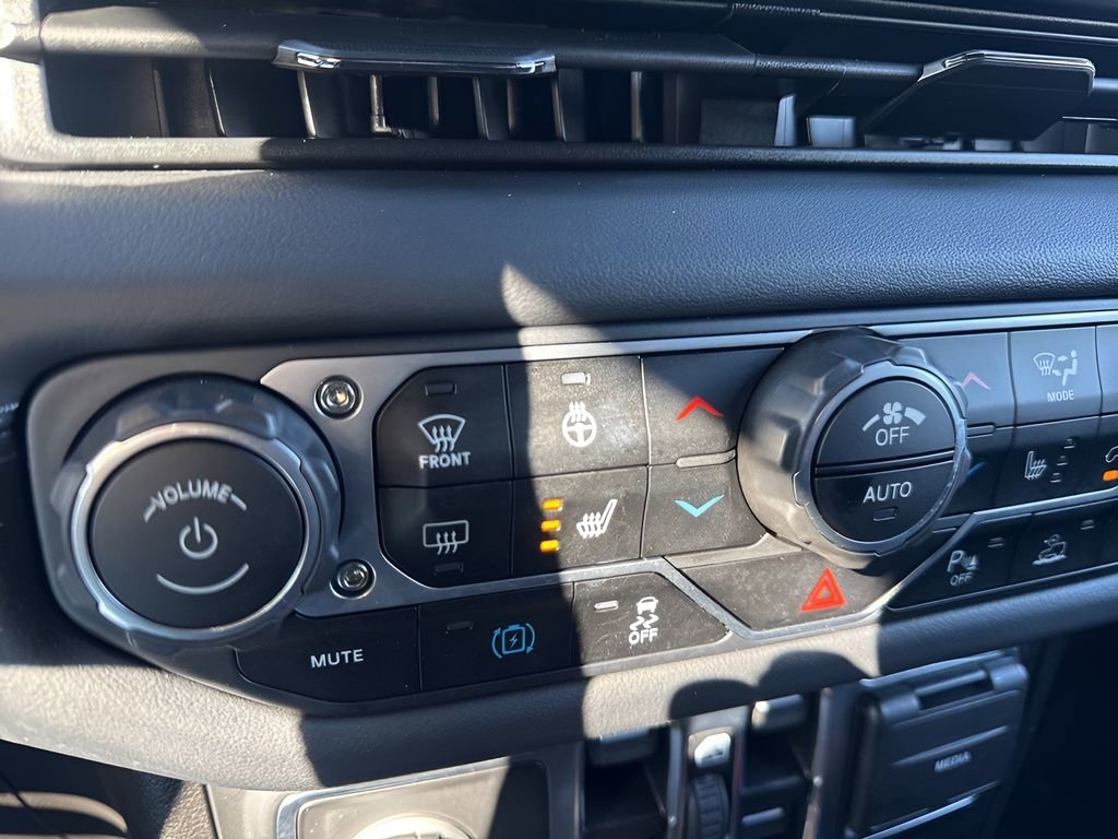 Used 2025 Jeep Wrangler Unlimited Sahara w/ Safety Group AWD/4WD image 20