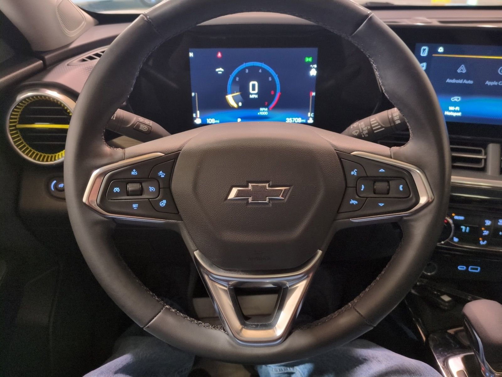 Used 2024 Chevrolet Trax ACTIV w/ Sunroof Package FWD image 17