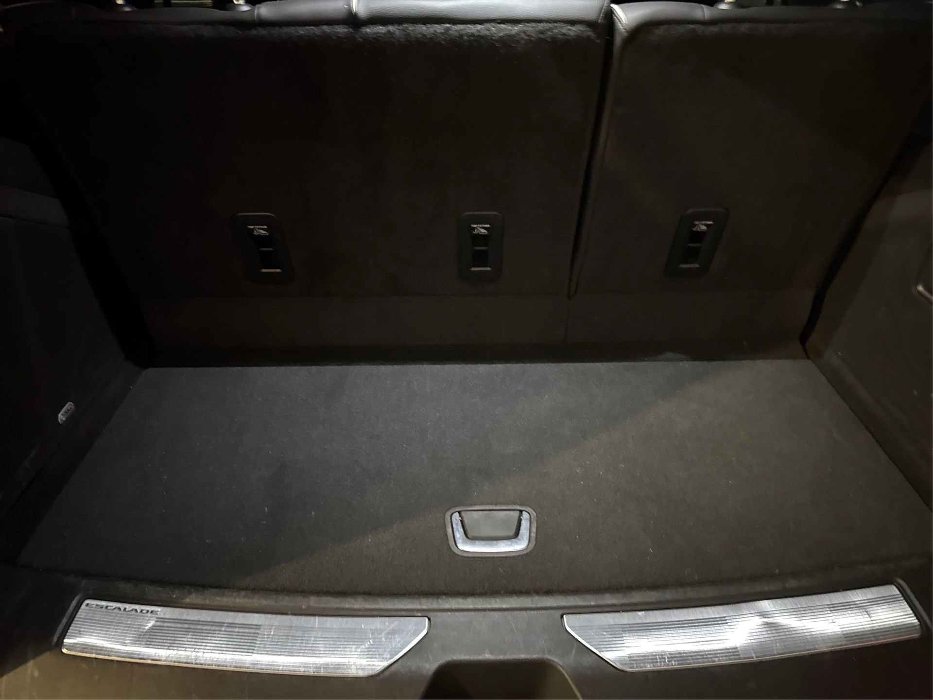 Used 2025 Cadillac Escalade Premium Luxury image 14