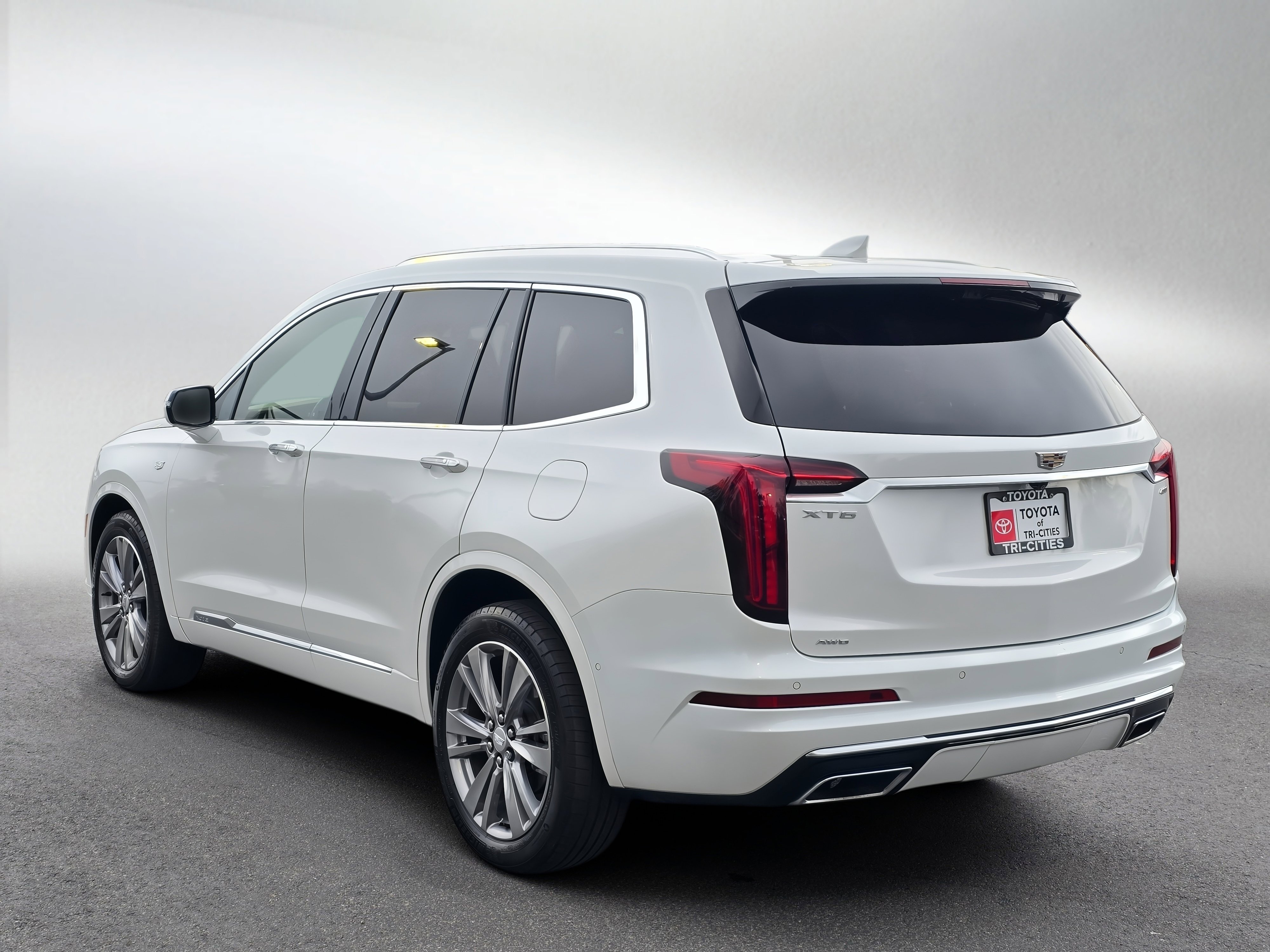 Used 2023 Cadillac XT6 Premium Luxury w/ Platinum Package image 3