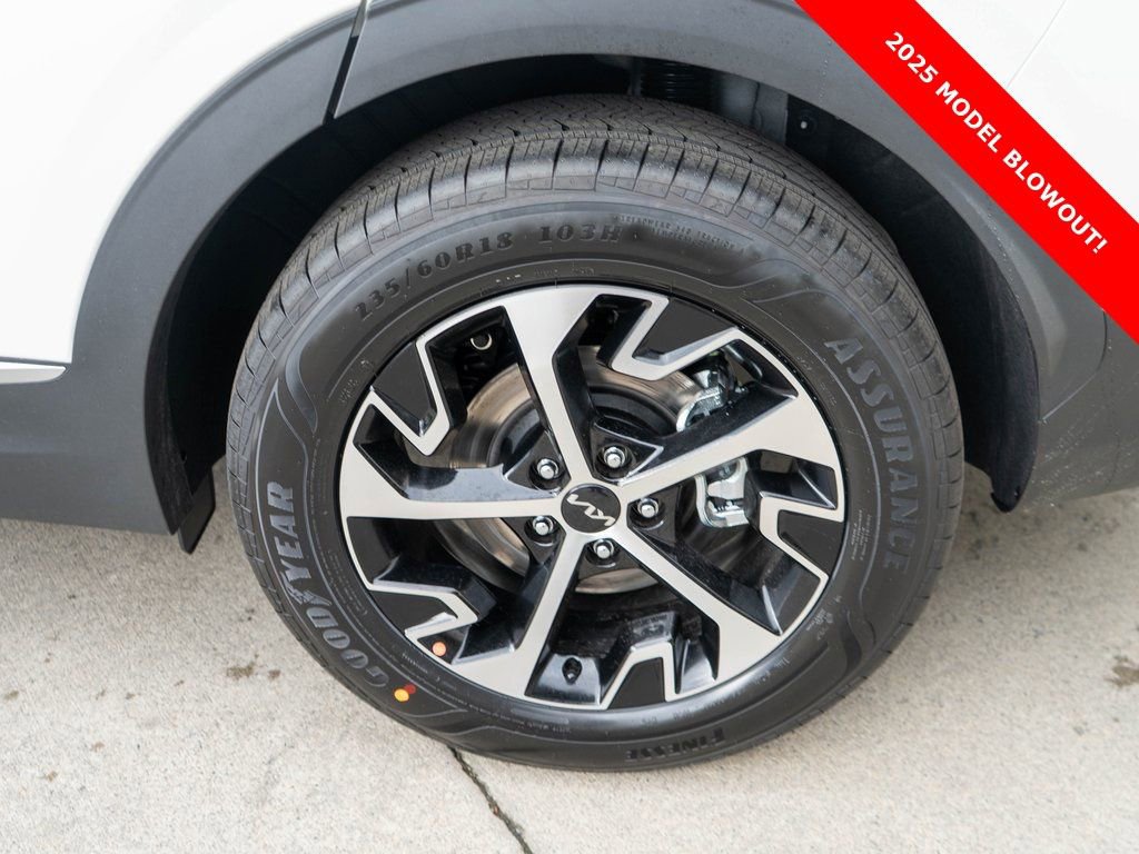 Used 2025 Kia Sportage EX image 28