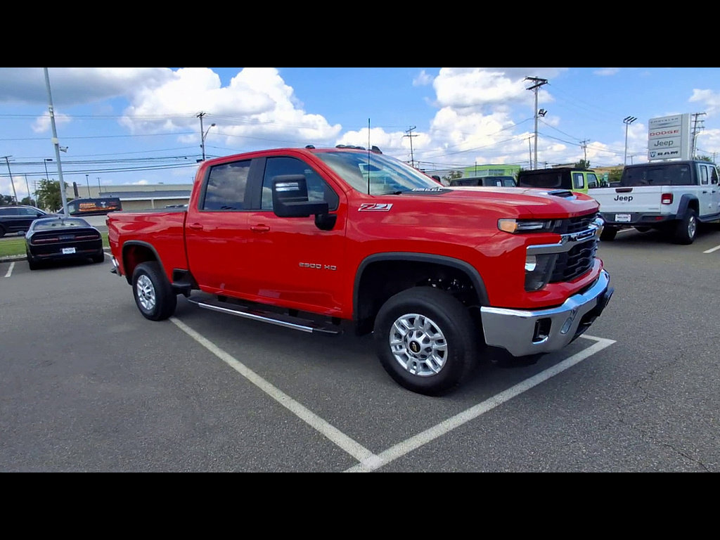 Used 2026 Chevrolet Silverado 2500 LT AWD/4WD image 2