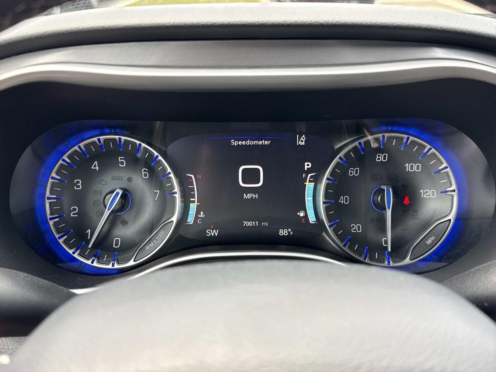 Used 2025 Chrysler Pacifica Select FWD image 18