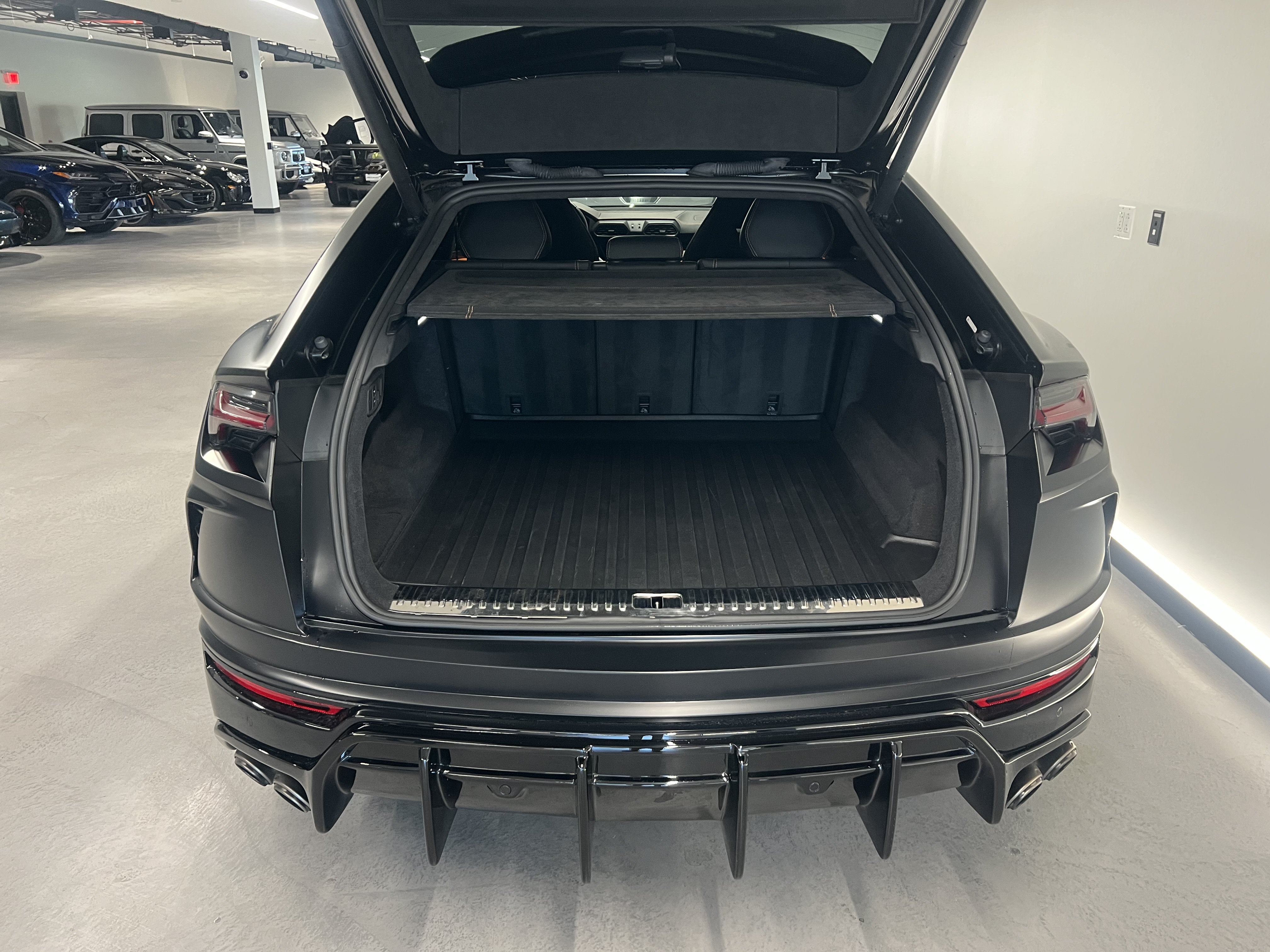 Used 2021 Lamborghini Urus AWD/4WD image 9