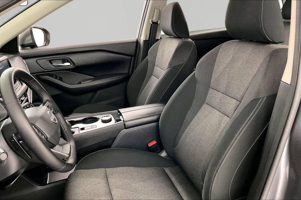 Used 2025 Nissan Rogue SV image 19