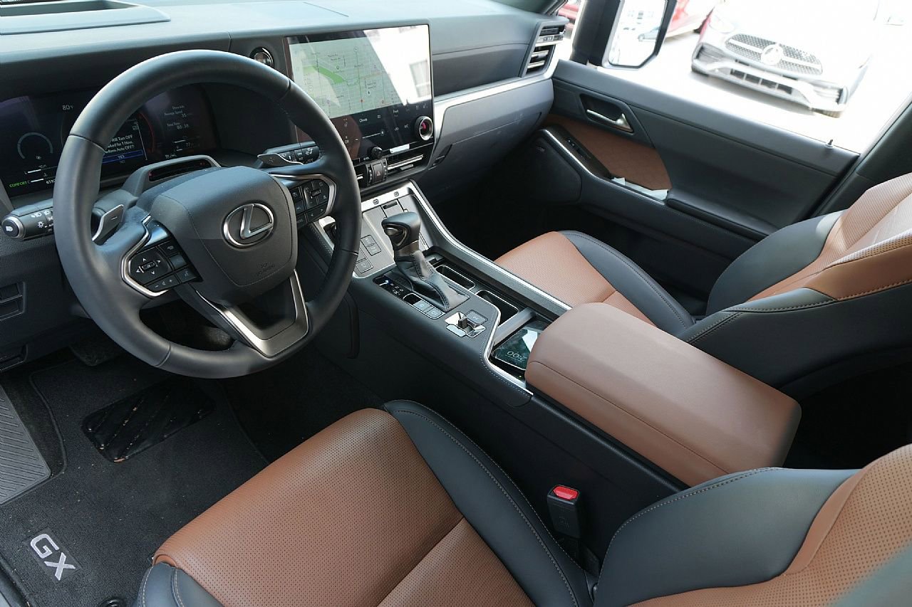 Used 2025 Lexus GX 550 image 18