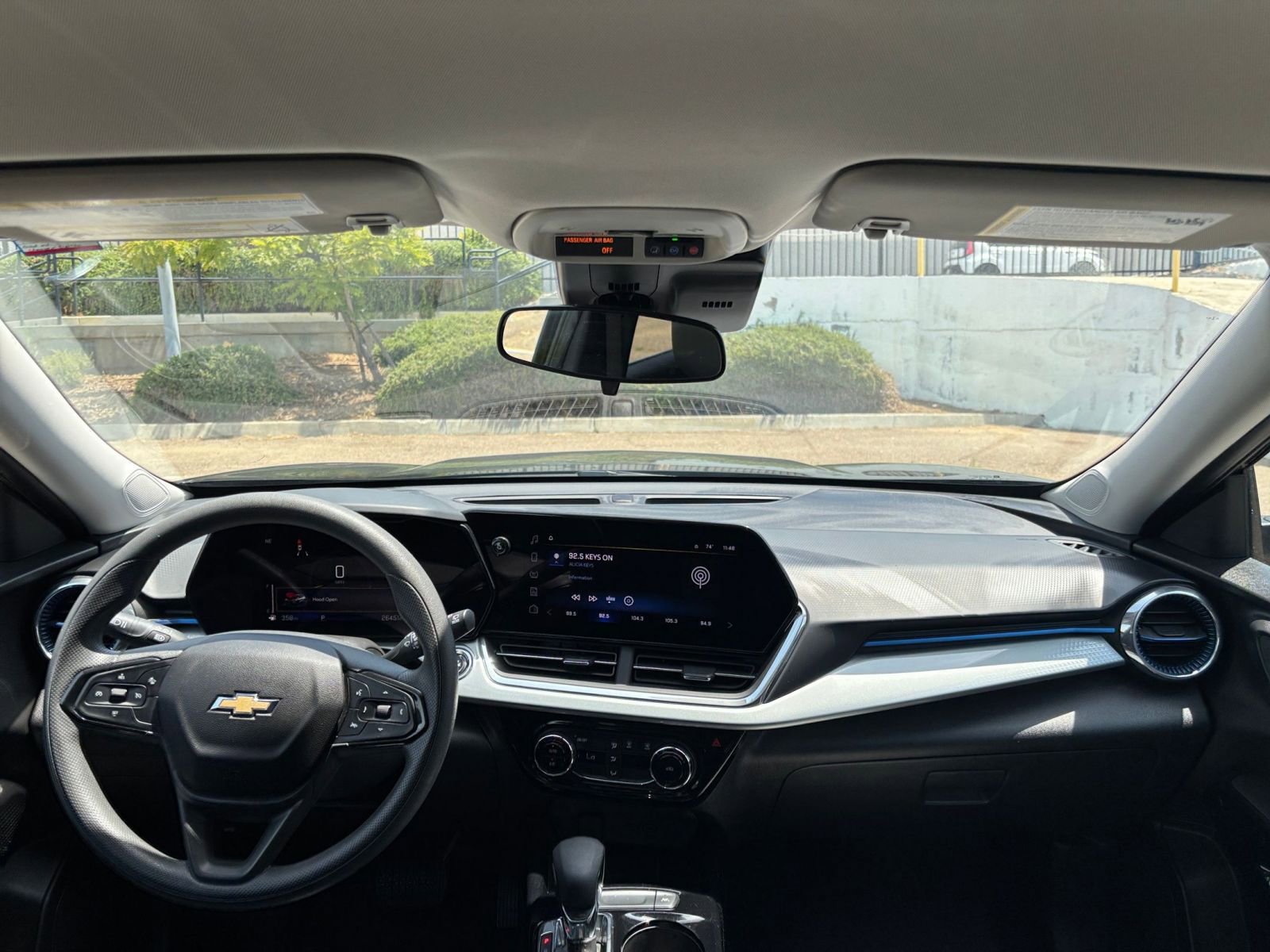 Used 2025 Chevrolet Trax LT FWD image 32