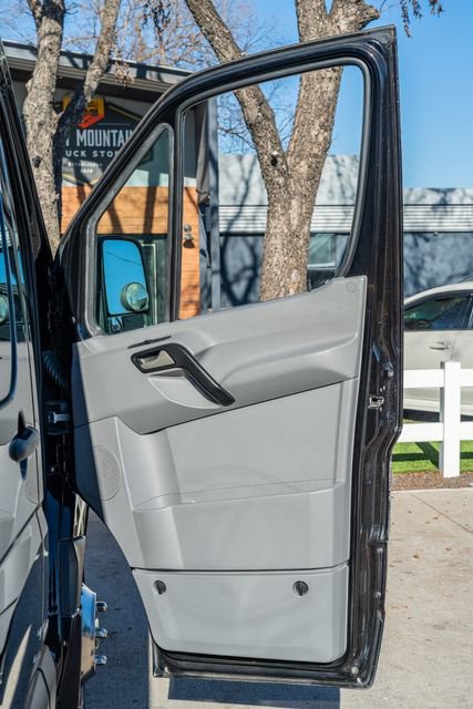 Used 2016 Mercedes-Benz Sprinter 3500 image 35