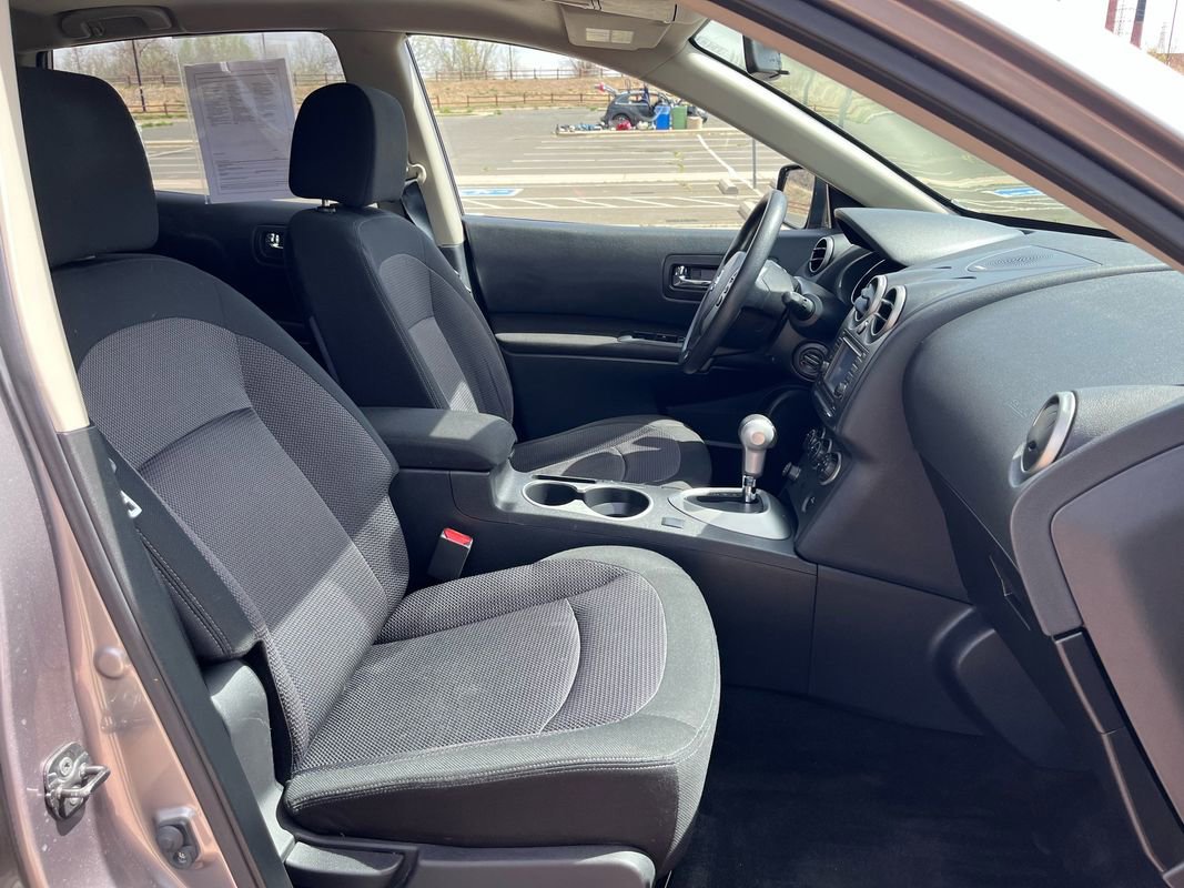 Used 2013 Nissan Rogue SV w/ Premium Pkg image 20