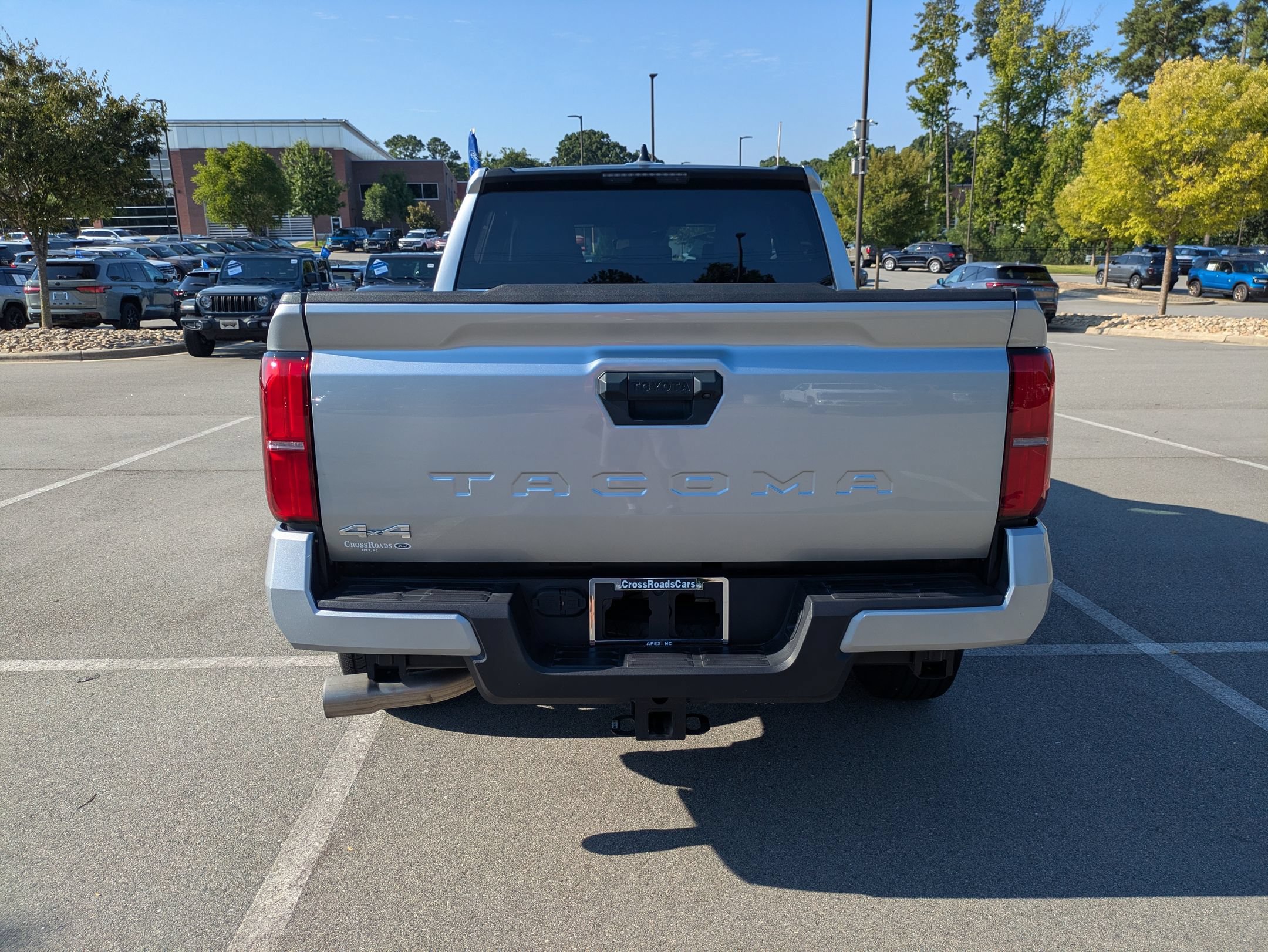 Used 2025 Toyota Tacoma SR5 AWD/4WD image 5