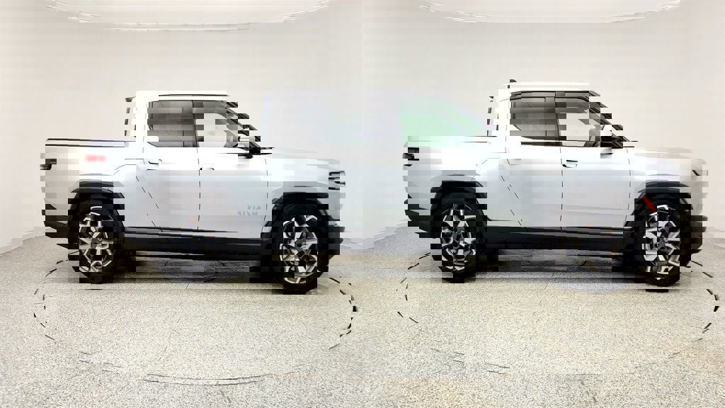 Used 2023 Rivian R1T Adventure image 4