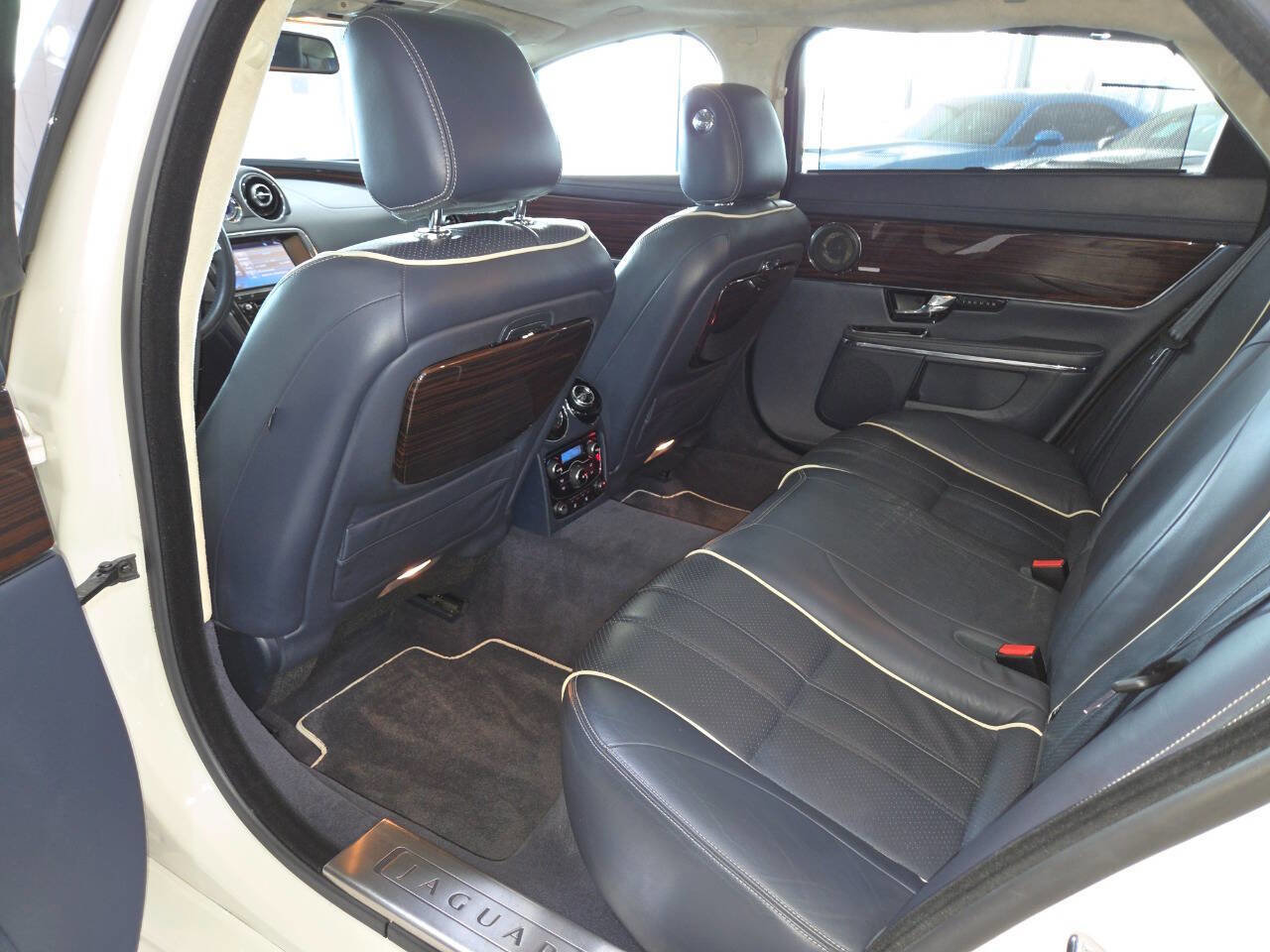 Used 2011 Jaguar XJ L Supercharged RWD image 22