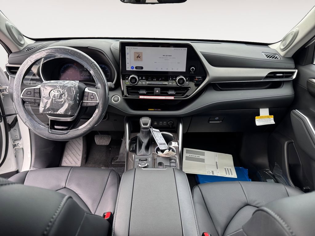 New 2025 Toyota Highlander Limited image 10