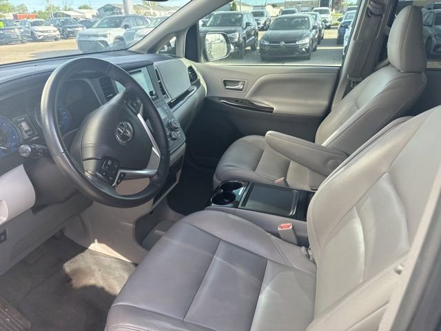 Used 2017 Toyota Sienna XLE w/ XLE Navigation Package AWD/4WD image 12