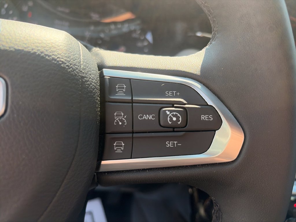 Used 2025 Jeep Compass Limited AWD/4WD image 31
