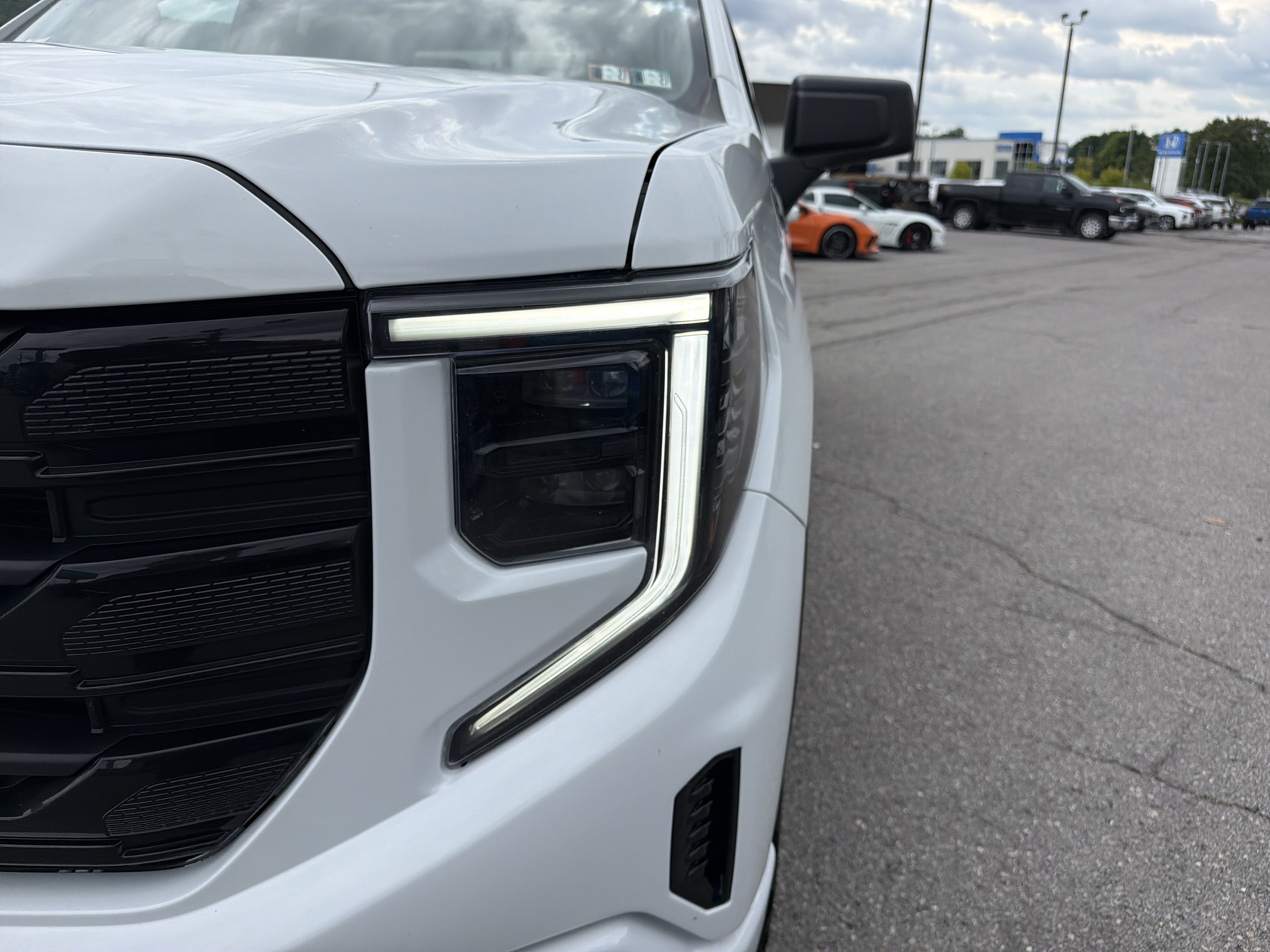 Used 2023 GMC Sierra 1500 Elevation w/ X31 Off-Road Package AWD/4WD image 11