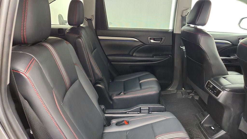 Used 2019 Toyota Highlander SE AWD/4WD image 22