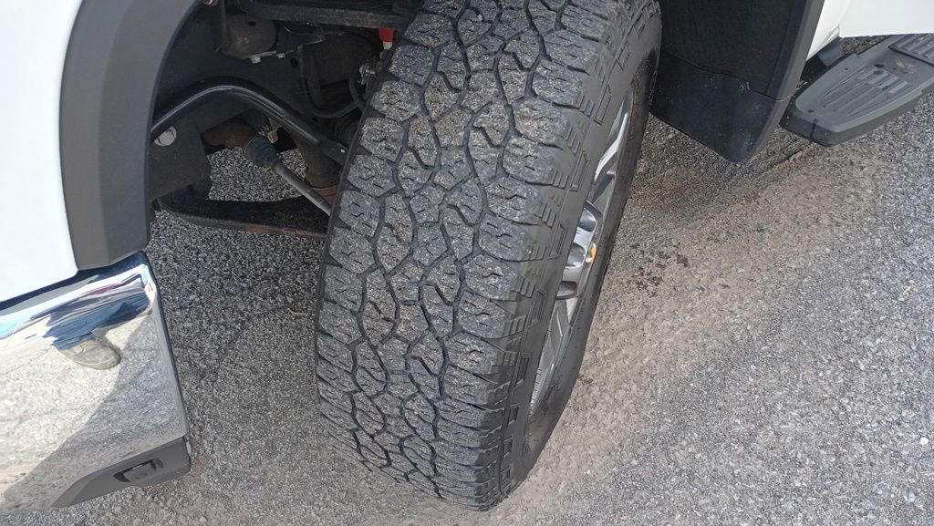 Used 2024 Chevrolet Silverado 2500 LT AWD/4WD image 12