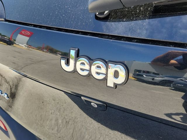 Used 2018 Jeep Cherokee Limited w/ Technology Group image 8