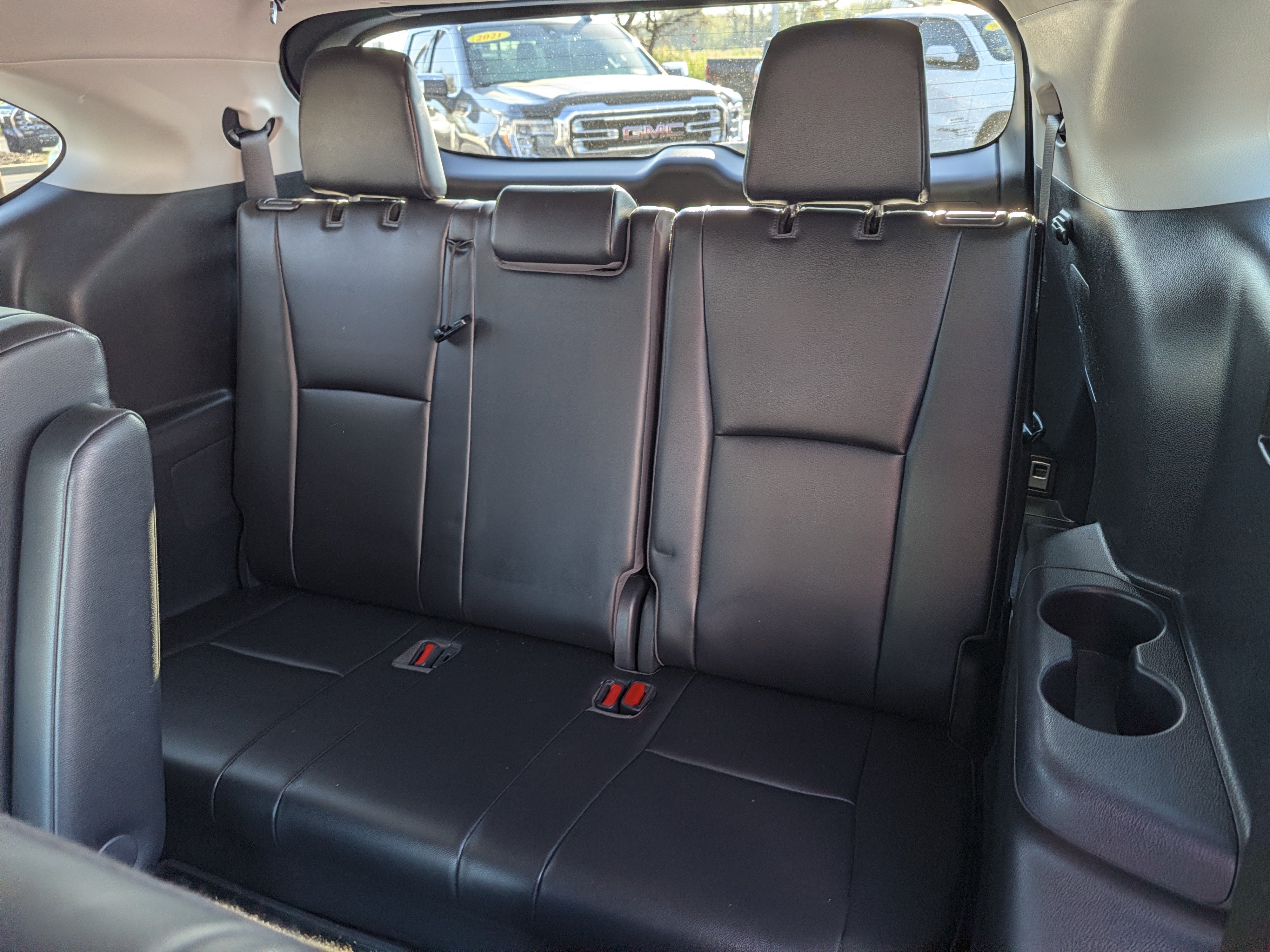 Used 2023 Toyota Highlander XLE AWD/4WD image 21