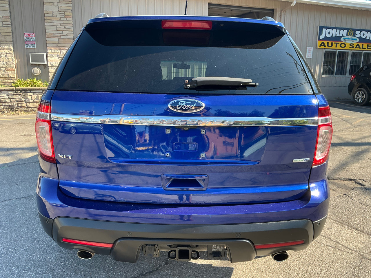 Used 2014 Ford Explorer XLT w/ Equipment Group 202A image 4