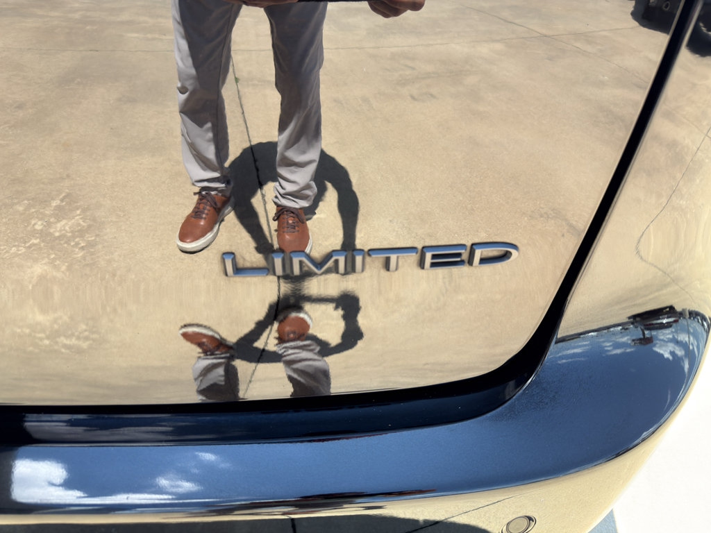 Used 2025 Chrysler Pacifica Limited FWD image 10